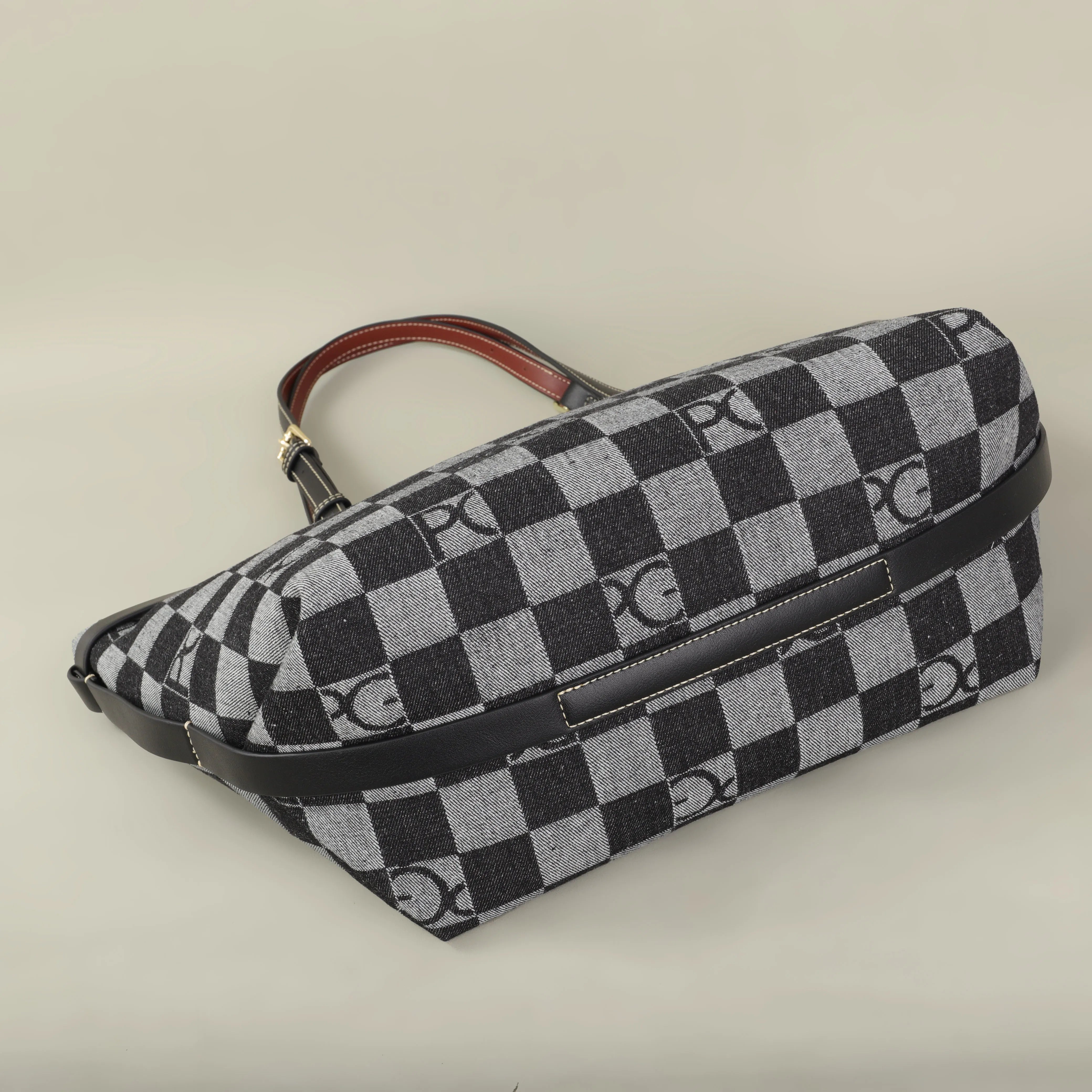 The Amara Shoulder Bag